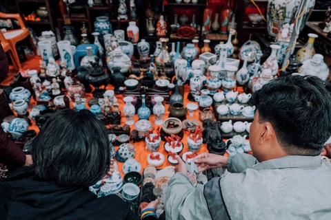 Độc đáo chợ đồ cổ mỗi năm họp một lần tại Hà Nội - Ảnh 4. Độc đáo chợ đồ cổ mỗi năm họp một lần tại Hà Nội - Ảnh 4.