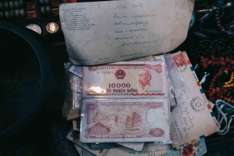 Độc đáo chợ đồ cổ mỗi năm họp một lần tại Hà Nội - Ảnh 5. Độc đáo chợ đồ cổ mỗi năm họp một lần tại Hà Nội - Ảnh 5.