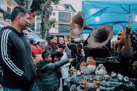 Độc đáo chợ đồ cổ mỗi năm họp một lần tại Hà Nội - Ảnh 6. Độc đáo chợ đồ cổ mỗi năm họp một lần tại Hà Nội - Ảnh 6.