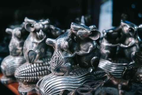 Độc đáo chợ đồ cổ mỗi năm họp một lần tại Hà Nội - Ảnh 7. Độc đáo chợ đồ cổ mỗi năm họp một lần tại Hà Nội - Ảnh 7.