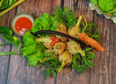 Chạo tôm đèn lồng thơm nồng trong tiệc gia đình ngày tết - Ảnh 1. Chạo tôm đèn lồng thơm nồng trong tiệc gia đình ngày tết - Ảnh 1.