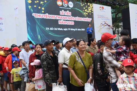Chuyến xe thanh niên công nhân lăn bánh chở theo niềm vui hội ngộ - Ảnh 3. Chuyến xe thanh niên công nhân lăn bánh chở theo niềm vui hội ngộ - Ảnh 3.