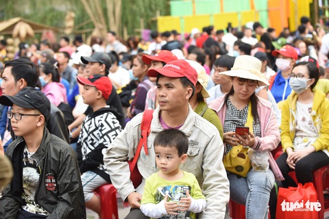 Chuyến xe thanh niên công nhân lăn bánh chở theo niềm vui hội ngộ - Ảnh 6. Chuyến xe thanh niên công nhân lăn bánh chở theo niềm vui hội ngộ - Ảnh 6.
