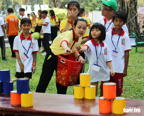 Lần đầu con được tự lựa giày mà không phải trả tiền, vui quá xá - Ảnh 4. Lần đầu con được tự lựa giày mà không phải trả tiền, vui quá xá - Ảnh 4.