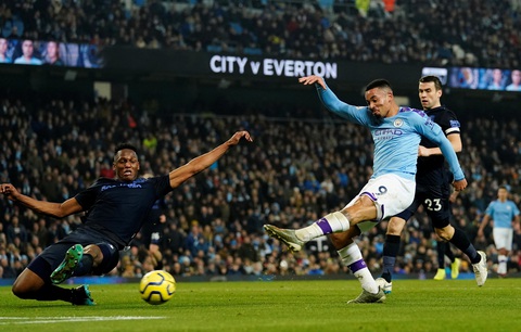 Jesus lập cú đúp, M.C buộc Everton thua trận đầu tiên cùng HLV Ancelotti - Ảnh 2. Jesus lập cú đúp, M.C buộc Everton thua trận đầu tiên cùng HLV Ancelotti - Ảnh 2.