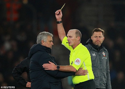 HLV Mourinho nhận ‘kết đắng’ vì nhìn trộm chiến thuật của Southampton - Ảnh 2. HLV Mourinho nhận ‘kết đắng’ vì nhìn trộm chiến thuật của Southampton - Ảnh 2.