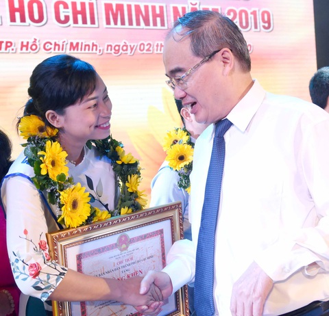 Chuẩn mực giá trị sống của lớp trẻ thành phố - Ảnh 1. Chuẩn mực giá trị sống của lớp trẻ thành phố - Ảnh 1.