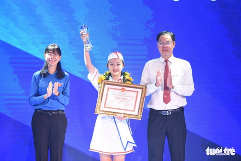 Tuyên dương 12 công dân trẻ TP.HCM: tuổi trẻ tài cao, bản lĩnh - Ảnh 6. Tuyên dương 12 công dân trẻ TP.HCM: tuổi trẻ tài cao, bản lĩnh - Ảnh 6.