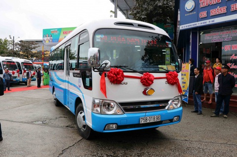 Khai trương tuyến xe buýt liên tỉnh từ Huế đi Đà Nẵng - Ảnh 1. Khai trương tuyến xe buýt liên tỉnh từ Huế đi Đà Nẵng - Ảnh 1.