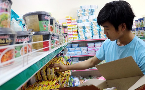 Trường xác nhận, sinh viên mới được làm thêm? - Ảnh 1. Trường xác nhận, sinh viên mới được làm thêm? - Ảnh 1.