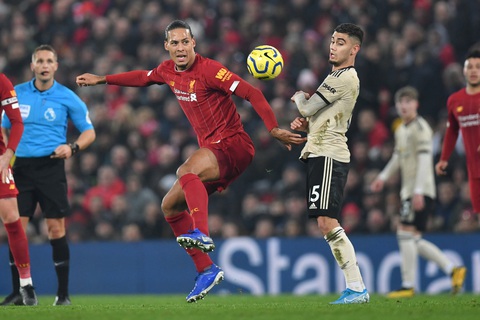 M.U chỉ hơn Liverpool ở khả năng… diễn hài - Ảnh 1. M.U chỉ hơn Liverpool ở khả năng… diễn hài - Ảnh 1.