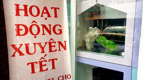 Mới 26, nhiều tiệm ở Sài Gòn bán tháo hàng, đóng cửa nghỉ tết sớm - Ảnh 11. Mới 26, nhiều tiệm ở Sài Gòn bán tháo hàng, đóng cửa nghỉ tết sớm - Ảnh 11.