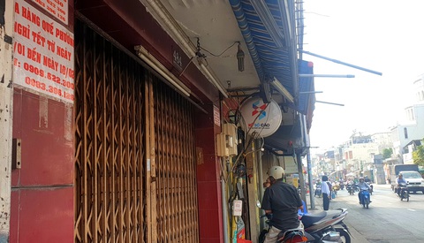 Mới 26, nhiều tiệm ở Sài Gòn bán tháo hàng, đóng cửa nghỉ tết sớm - Ảnh 1. Mới 26, nhiều tiệm ở Sài Gòn bán tháo hàng, đóng cửa nghỉ tết sớm - Ảnh 1.
