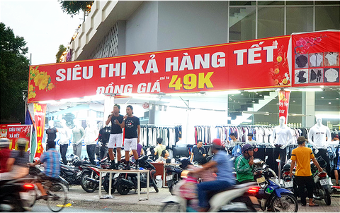 Mới 26, nhiều tiệm ở Sài Gòn bán tháo hàng, đóng cửa nghỉ tết sớm - Ảnh 4. Mới 26, nhiều tiệm ở Sài Gòn bán tháo hàng, đóng cửa nghỉ tết sớm - Ảnh 4.