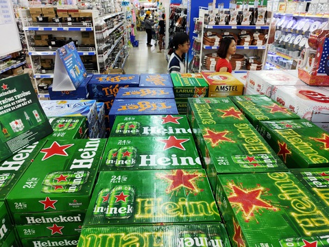 Giá bia tuột dốc, chỉ cao hơn tết năm ngoái từ 5.000-7.000 đồng/thùng - Ảnh 1. Giá bia tuột dốc, chỉ cao hơn tết năm ngoái từ 5.000-7.000 đồng/thùng - Ảnh 1.