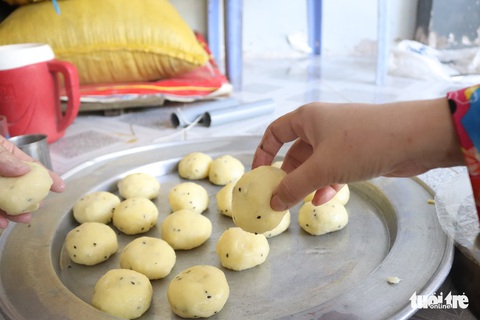 Tết về quê ngoại, thưởng thức bánh phồng nhân cơm dừa - Ảnh 6. Tết về quê ngoại, thưởng thức bánh phồng nhân cơm dừa - Ảnh 6.