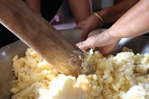 Tết về quê ngoại, thưởng thức bánh phồng nhân cơm dừa - Ảnh 4. Tết về quê ngoại, thưởng thức bánh phồng nhân cơm dừa - Ảnh 4.