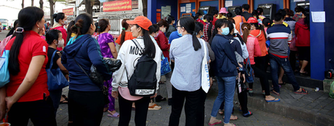 Thoát nỗi ám ảnh ATM quá tải dịp tết nhờ chuyển tiền qua chat - Ảnh 1. Thoát nỗi ám ảnh ATM quá tải dịp tết nhờ chuyển tiền qua chat - Ảnh 1.