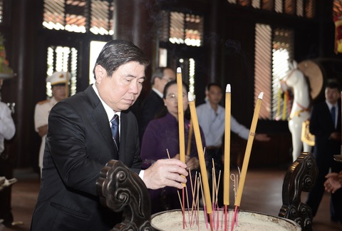 Lãnh đạo, người dân TP.HCM dự Hội xuân phương Nam, tưởng niệm các vua Hùng - Ảnh 6. Lãnh đạo, người dân TP.HCM dự Hội xuân phương Nam, tưởng niệm các vua Hùng - Ảnh 6.