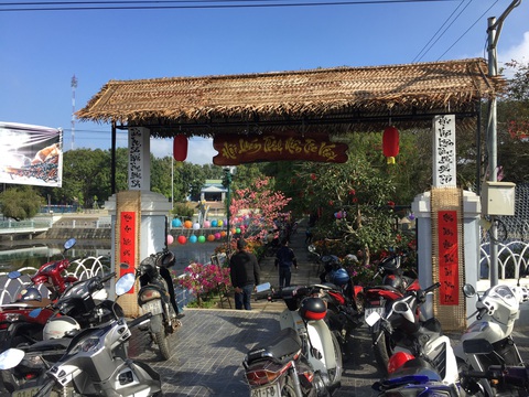 Thanh niên làng lập hội quán trình diễn phục vụ tết - Ảnh 1. Thanh niên làng lập hội quán trình diễn phục vụ tết - Ảnh 1.