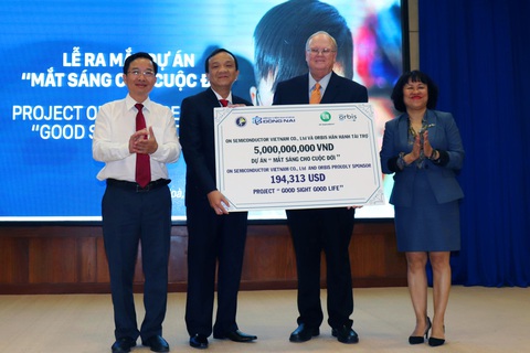 Học sinh 33 trường trung học cơ sở tại Biên Hòa được khám mắt miễn phí - Ảnh 1. Học sinh 33 trường trung học cơ sở tại Biên Hòa được khám mắt miễn phí - Ảnh 1.