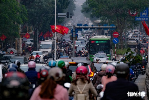Hà Nội tắc khắp mọi ngả đường chiều 27 tết - Ảnh 8. Hà Nội tắc khắp mọi ngả đường chiều 27 tết - Ảnh 8.