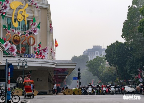 Tết Nguyên đán Canh Tý: Hà Nội chuột vàng, chuột đỏ khắp nơi - Ảnh 9. Tết Nguyên đán Canh Tý: Hà Nội chuột vàng, chuột đỏ khắp nơi - Ảnh 9.