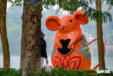Tết Nguyên đán Canh Tý: Hà Nội chuột vàng, chuột đỏ khắp nơi - Ảnh 10. Tết Nguyên đán Canh Tý: Hà Nội chuột vàng, chuột đỏ khắp nơi - Ảnh 10.
