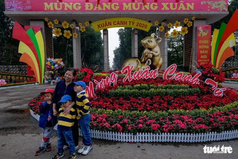 Tết Nguyên đán Canh Tý: Hà Nội chuột vàng, chuột đỏ khắp nơi - Ảnh 3. Tết Nguyên đán Canh Tý: Hà Nội chuột vàng, chuột đỏ khắp nơi - Ảnh 3.