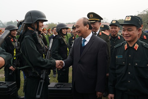 Thăm Bộ tư lệnh Cảnh sát cơ động, Thủ tướng chia sẻ về sự việc Đồng Tâm - Ảnh 2. Thăm Bộ tư lệnh Cảnh sát cơ động, Thủ tướng chia sẻ về sự việc Đồng Tâm - Ảnh 2.