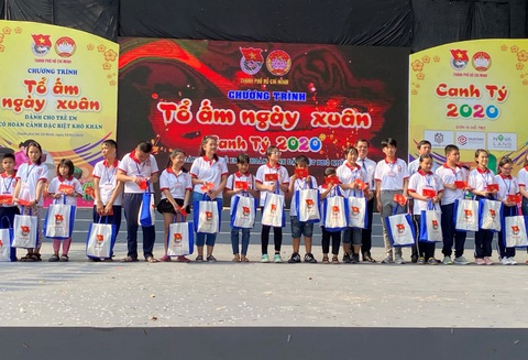 Novaland thăm hỏi, tặng quà tết - Ảnh 3. Novaland thăm hỏi, tặng quà tết - Ảnh 3.