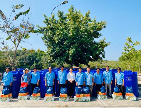 Novaland thăm hỏi, tặng quà tết - Ảnh 6. Novaland thăm hỏi, tặng quà tết - Ảnh 6.