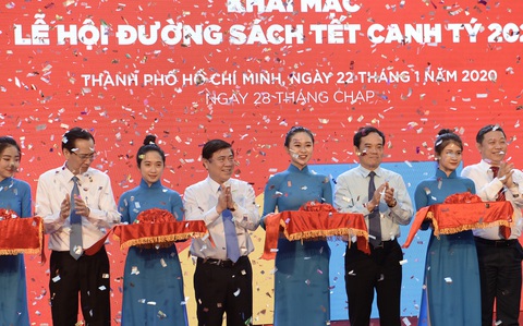 TP.HCM khai mạc lễ hội đường sách Tết Canh Tý 2020 - Ảnh 1. TP.HCM khai mạc lễ hội đường sách Tết Canh Tý 2020 - Ảnh 1.