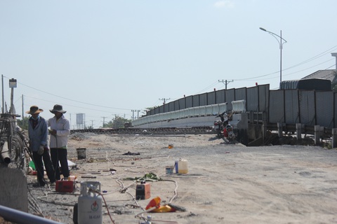 Hàng chục ngàn xe máy chen chúc dưới trời nắng nóng nhích về miền Tây - Ảnh 8. Hàng chục ngàn xe máy chen chúc dưới trời nắng nóng nhích về miền Tây - Ảnh 8.