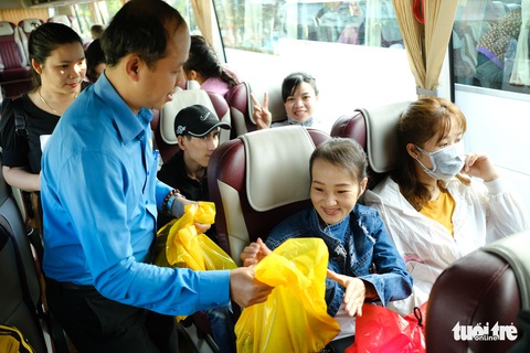 Nhờ chuyến xe công đoàn, vợ chồng tui tiết kiệm gần 1 triệu sắm thêm đồ tết - Ảnh 4. Nhờ chuyến xe công đoàn, vợ chồng tui tiết kiệm gần 1 triệu sắm thêm đồ tết - Ảnh 4.