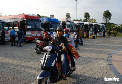 Nhờ chuyến xe công đoàn, vợ chồng tui tiết kiệm gần 1 triệu sắm thêm đồ tết - Ảnh 3. Nhờ chuyến xe công đoàn, vợ chồng tui tiết kiệm gần 1 triệu sắm thêm đồ tết - Ảnh 3.