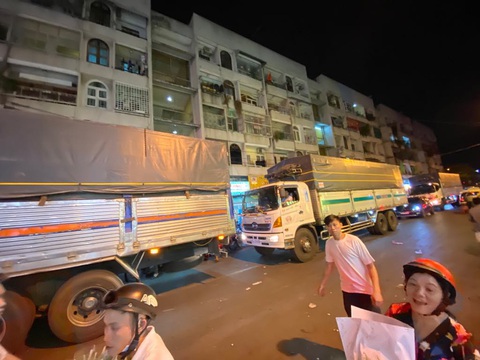Bẻ lái phút chót, chợ hoa lớn nhất Sài Gòn thoát thất thủ - Ảnh 2. Bẻ lái phút chót, chợ hoa lớn nhất Sài Gòn thoát thất thủ - Ảnh 2.