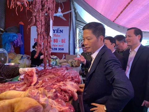Ngày 29 tết: Hàng tươi sống tăng nhẹ - Ảnh 1. Ngày 29 tết: Hàng tươi sống tăng nhẹ - Ảnh 1.
