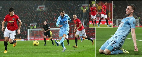 Thua sốc trước Burnley ở Old Trafford, M.U kém Liverpool...30 điểm - Ảnh 1. Thua sốc trước Burnley ở Old Trafford, M.U kém Liverpool...30 điểm - Ảnh 1.