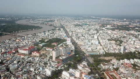Miền Tây bắn pháo hoa giao thừa nhiều nơi - Ảnh 2. Miền Tây bắn pháo hoa giao thừa nhiều nơi - Ảnh 2.