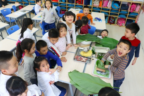 Phụ huynh xúc động khi con học làm Mâm cỗ đoàn viên - Ảnh 8. Phụ huynh xúc động khi con học làm Mâm cỗ đoàn viên - Ảnh 8.