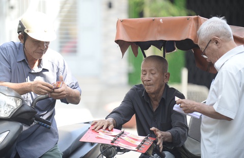 Mang tết đến với những người không có tết - Ảnh 7. Mang tết đến với những người không có tết - Ảnh 7.