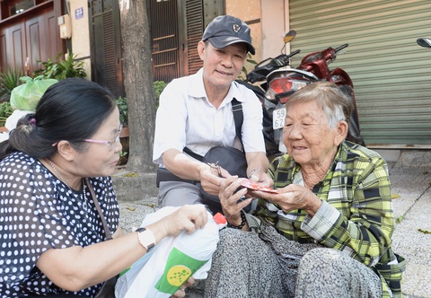 Mang tết đến với những người không có tết - Ảnh 8. Mang tết đến với những người không có tết - Ảnh 8.