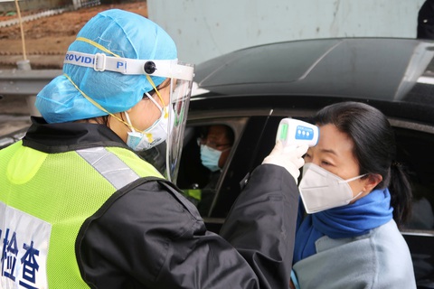 WHO cân nhắc dùng văcxin MERS cho bệnh viêm phổi do virus Corona mới ở Trung Quốc - Ảnh 1. WHO cân nhắc dùng văcxin MERS cho bệnh viêm phổi do virus Corona mới ở Trung Quốc - Ảnh 1.