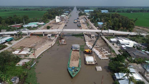 Cho phép vận hành tạm công trình phòng, chống hạn mặn để cứu hơn 100.000 hecta lúa - Ảnh 1. Cho phép vận hành tạm công trình phòng, chống hạn mặn để cứu hơn 100.000 hecta lúa - Ảnh 1.