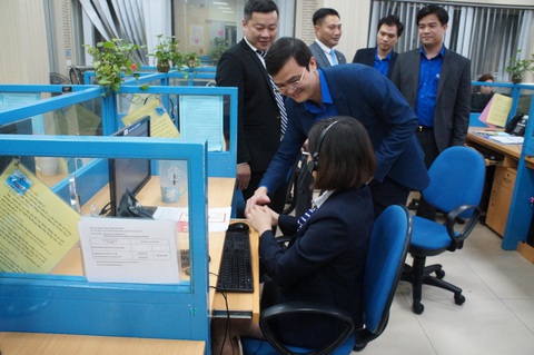 Trung ương Đoàn trao quà tết cho lực lượng ứng trực đêm giao thừa - Ảnh 1. Trung ương Đoàn trao quà tết cho lực lượng ứng trực đêm giao thừa - Ảnh 1.