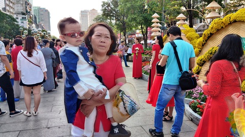 Đường hoa Nguyễn Huệ mở cửa 2 ngày, 9 trẻ nhỏ bị lạc - Ảnh 3. Đường hoa Nguyễn Huệ mở cửa 2 ngày, 9 trẻ nhỏ bị lạc - Ảnh 3.