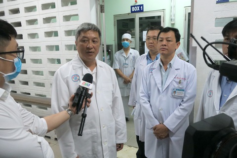Thứ trưởng Bộ Y tế kiểm tra khu vực phòng chống lây nhiễm ở Bệnh viện Chợ Rẫy - Ảnh 1. Thứ trưởng Bộ Y tế kiểm tra khu vực phòng chống lây nhiễm ở Bệnh viện Chợ Rẫy - Ảnh 1.