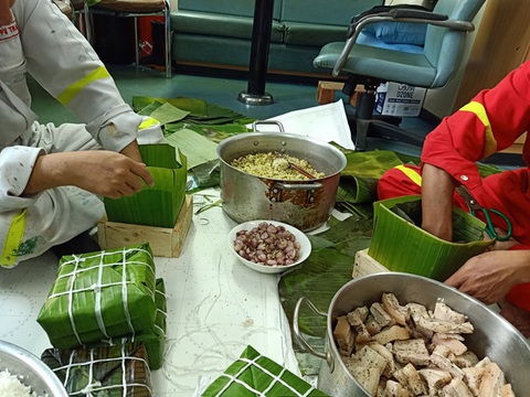 Trên những con tàu nơi viễn xứ, đón tết đơn sơ và nhớ nhà vô tận - Ảnh 2. Trên những con tàu nơi viễn xứ, đón tết đơn sơ và nhớ nhà vô tận - Ảnh 2.