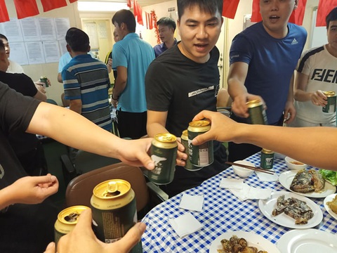 Trên những con tàu nơi viễn xứ, đón tết đơn sơ và nhớ nhà vô tận - Ảnh 4. Trên những con tàu nơi viễn xứ, đón tết đơn sơ và nhớ nhà vô tận - Ảnh 4.